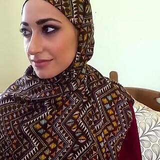 Arabisk kvinna i hijab har sex med stor man