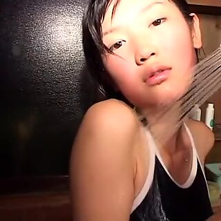 Noriko Kijima, jossa on paljon meikkiä, voi näyttää UPEA TYY