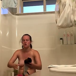 Tonåring mamma amy real spy dusch 4a - svettig efter fotbollslek
