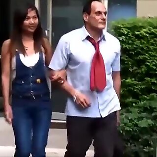 Esposa asiática fode marido e seu caso em uma tarde