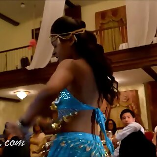 Trini هندية النساء يهز حذاء بوتي في هذا الفيديو المثير لرقص الصلصة